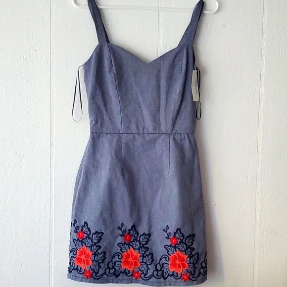 NWT Francesca's Collections Mi Ami Denim Chambray Embroidered Floral Dress  XS